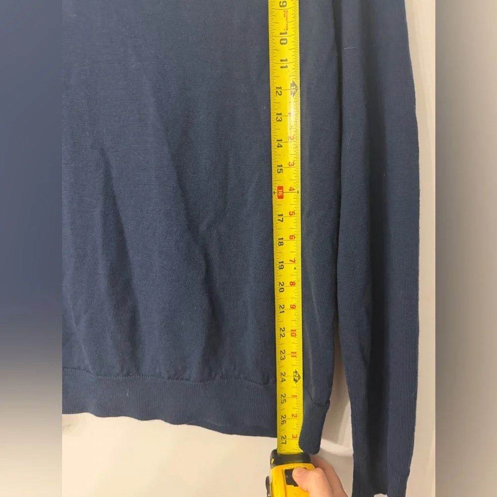 Banana Republic 100% Extra Fine Merino Wool Men’s Navy Blue V-neck Light Sweater